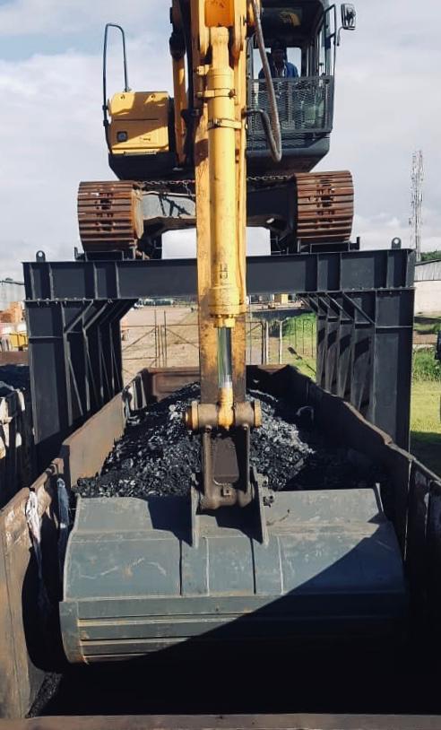 Coal in the bucket — loading a wagon from above